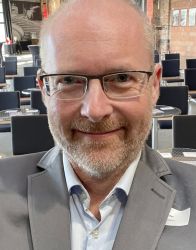 Redner: Ulrich Ueckerseifer - TV-Wirtschaftsexperte (WDR)